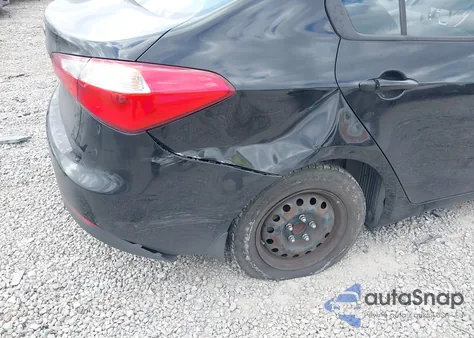 2015 Kia Forte Lx z USA, uszkodzony, nr VIN KNAFK4A60F5337758